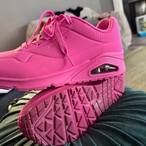 Skechers neon pink running shoes